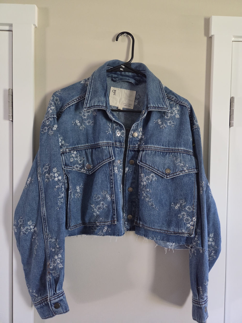 Gorgeous Pilcro by Anthropologie embroidered denim Floral jacket in size Small